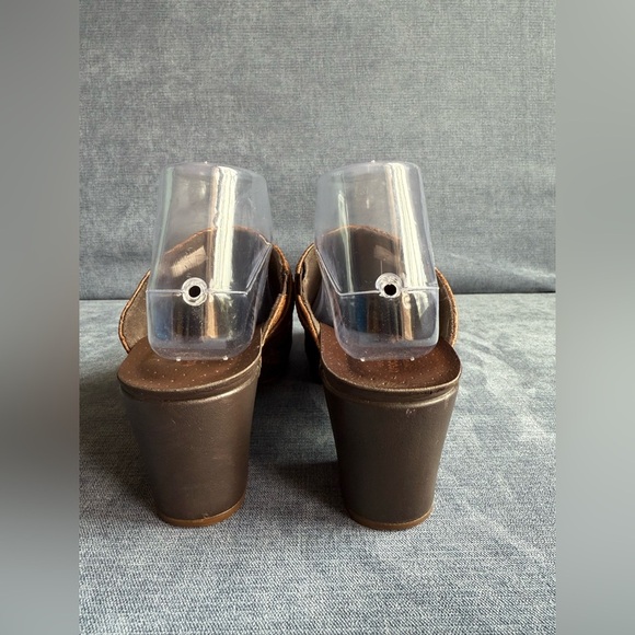 Crocs Womens Sara Brown Tooled Mule Slip On Clogs SZ 8 Embossed Floral Comfort - Picture 5 of 10